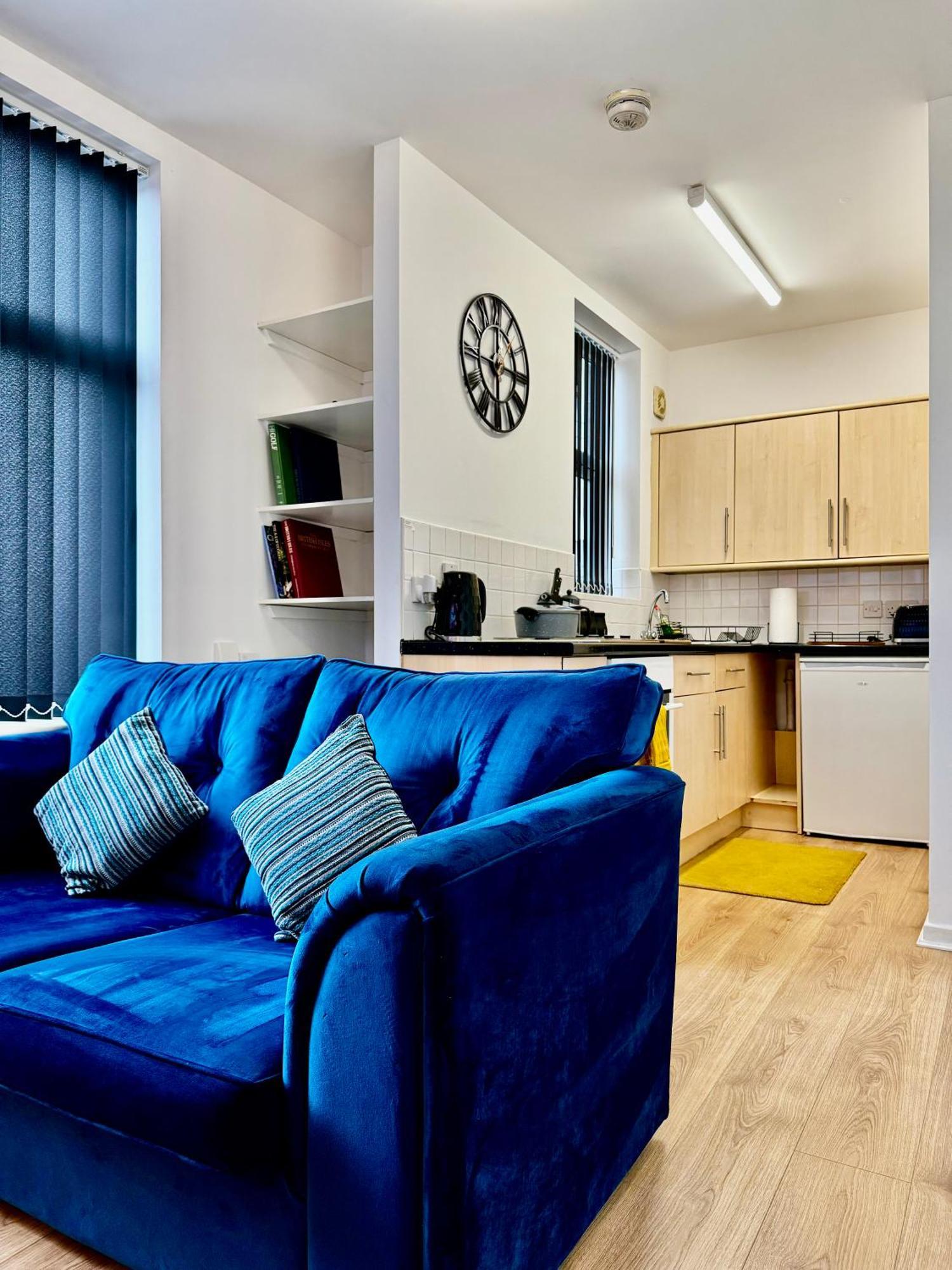 Rnm - Business Professional & Top Choice, Private Access & Entire Place, Kitchen & Washroom With Amenities, Smart Tv, Easy Access, Fast Wifi, Parking Nearby, Great Transport Links Halesowen Kültér fotó